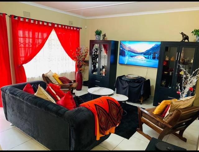 2 BEDROOM TOWNHOUSE FOR SALE IN ASHLEY